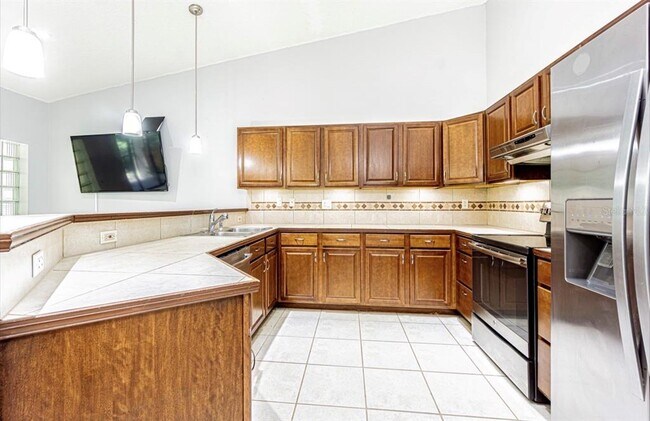 Building Photo - 3345 Crystal Ct E