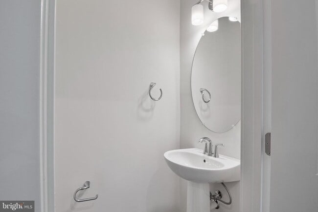 Building Photo - 20935 Bluebird Sq