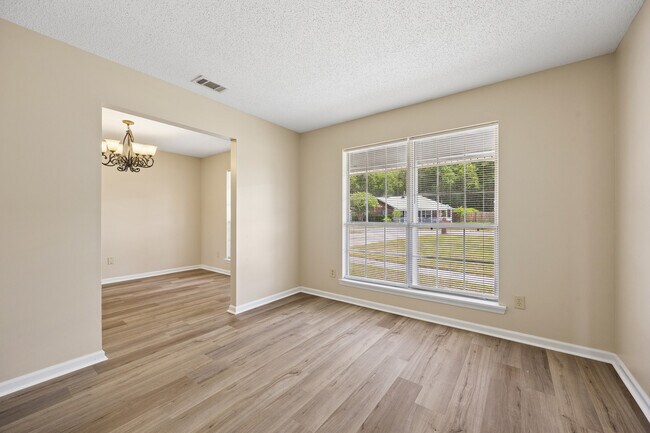 Building Photo - 972 Birchfield Dr