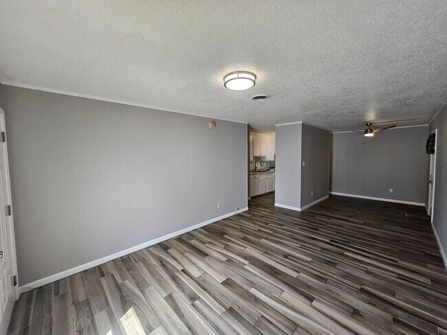 Building Photo - 403 E Eighth Street