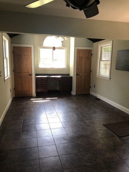 Building Photo - 206 Swarthmore Rd