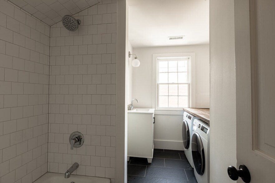 Building Photo - 82 Wentworth St