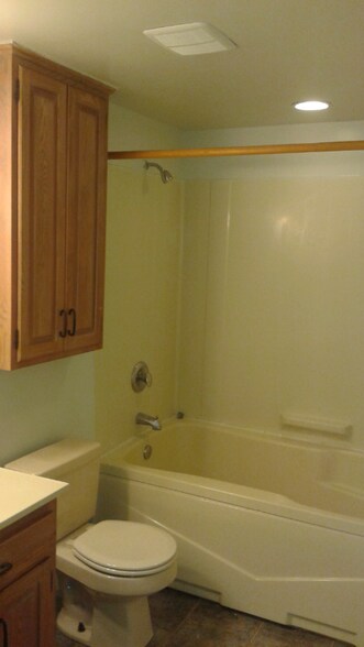 Building Photo - 6214 E Hemlock Dr