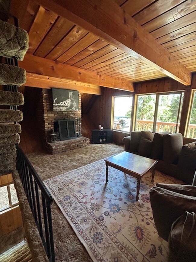 Building Photo - Moonridge View