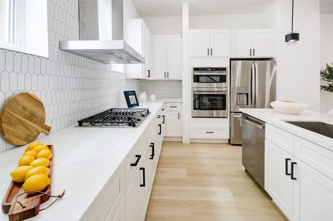 Building Photo - 1214 W 24th St