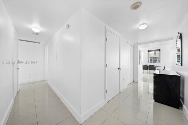 Building Photo - 92 SW 3rd St