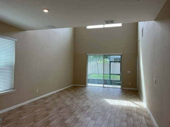 Building Photo - 2601 Pinnacle Ln