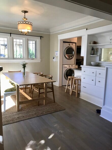 Dining Room - 906 W Howe St