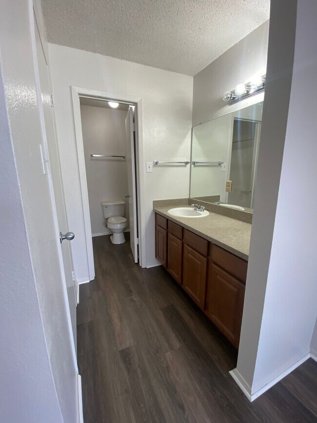 Building Photo - Langtry Apartments- 2 Bedroom 2 Bathroom