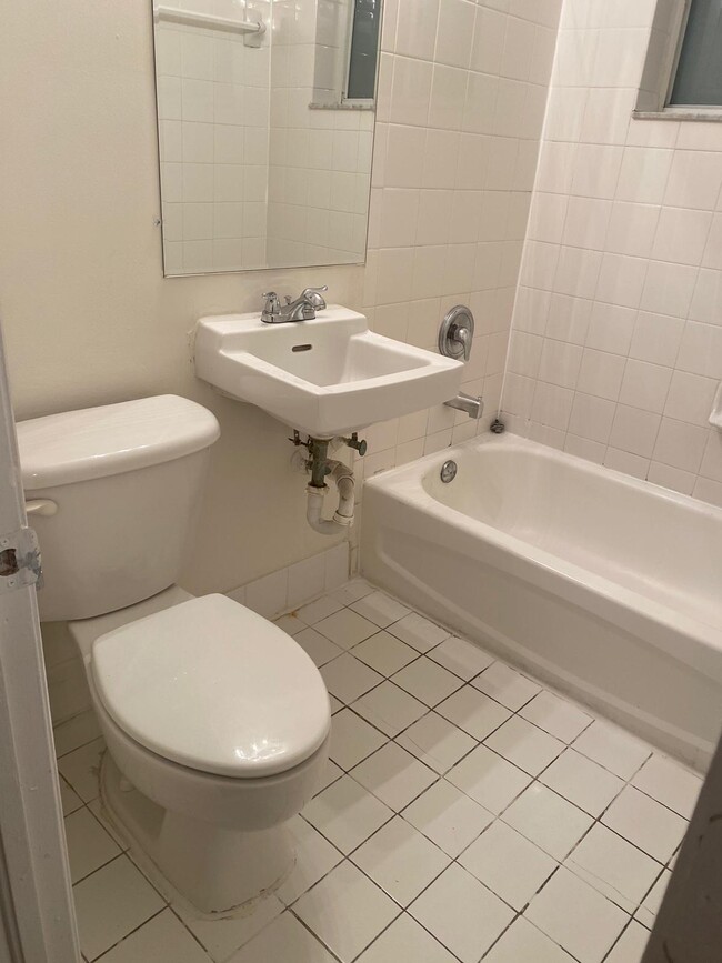 Building Photo - 2080 NE 167th St