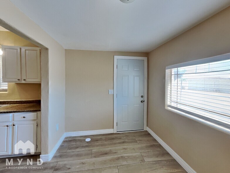 Building Photo - 271 Dakota St