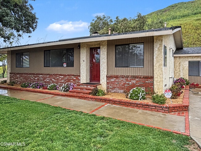 Building Photo - 2485 E Hillcrest Dr