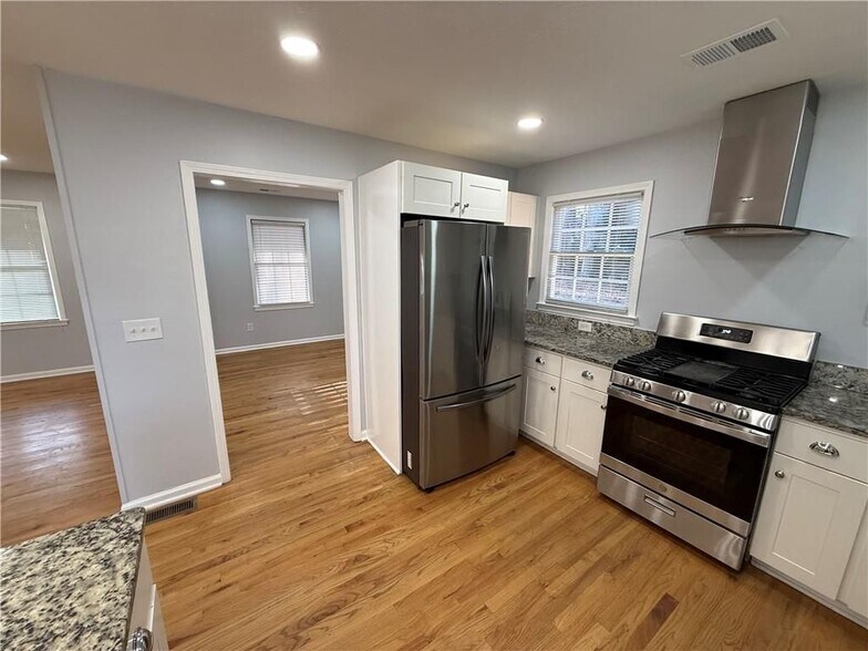 Building Photo - 3210 Ebenezer Rd NE