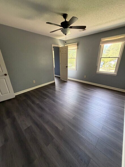 Building Photo - 3246 Woodside Ave