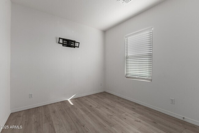 Building Photo - 8133 S 64th Ln