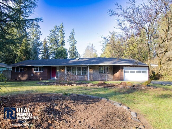 Building Photo - Beautifully Updated 3 Bedroom Rambler!
