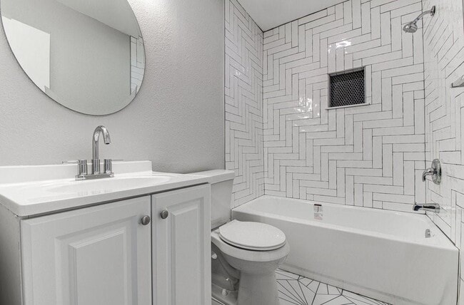 Building Photo - 5203 Bogey Ct