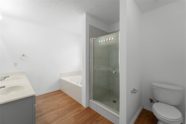 Building Photo - 9825 Tyler Dr