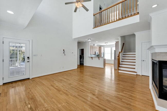 Building Photo - Beautiful Coastal Home for Rent – Ocean View / 17th Bay, Norfolk