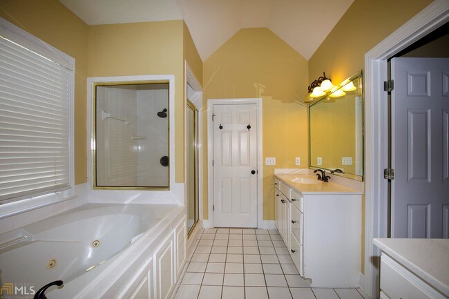 Building Photo - 411 Barrington Hall Dr