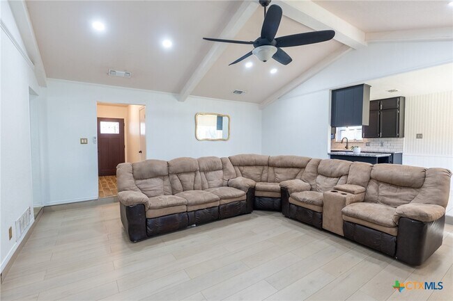 Building Photo - 1306 Ruiz Dr