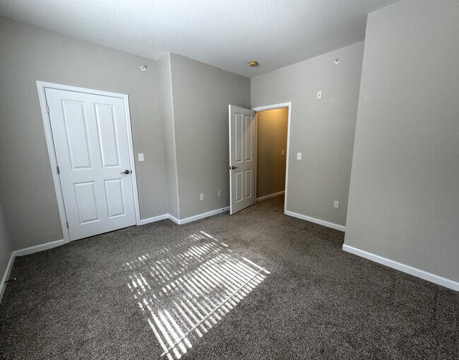 Building Photo - 8465 S Holland Way