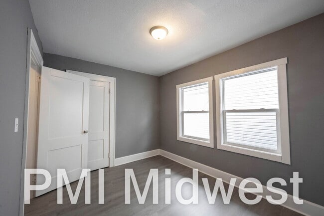 Building Photo - 22 N Euclid Ave