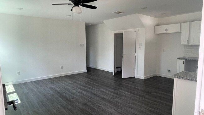 Building Photo - Beautiful New Brand Townhouse