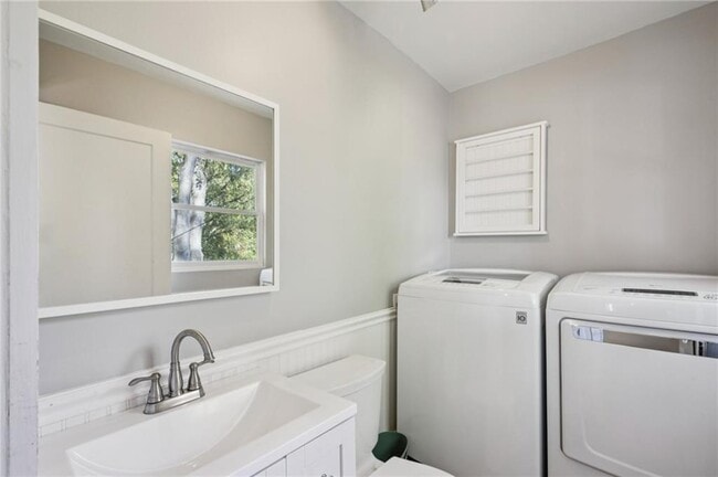 Building Photo - 1720 Marvin St NW