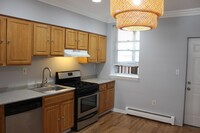 Building Photo - 182 Christopher Columbus Dr