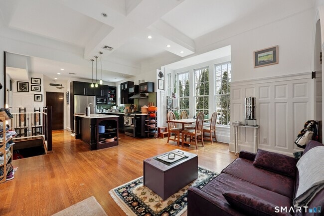 Building Photo - 591 Orange St