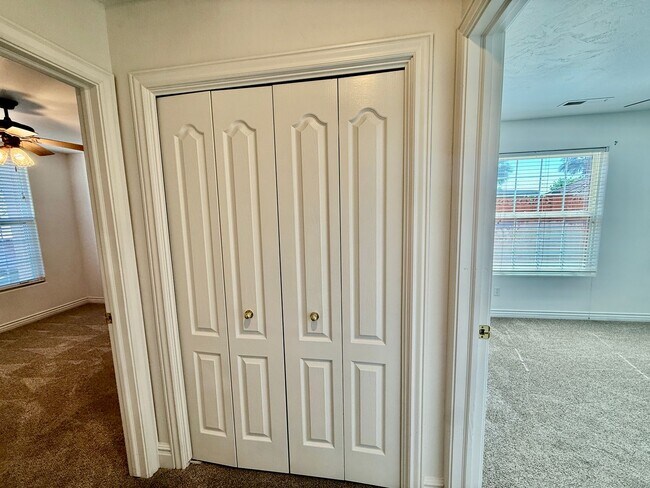 Building Photo - 4-BR Home in Shadow Mountain @ Green Valley