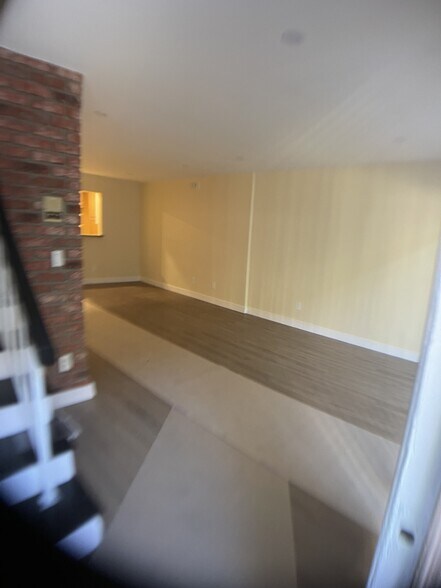 Building Photo - 9019 Cedros Ave