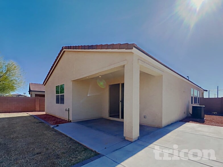 Building Photo - 2422 S 236th Dr