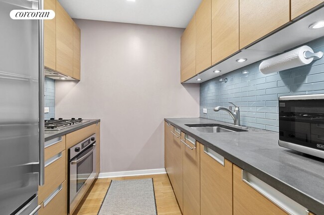 Building Photo - 310 W 52nd St