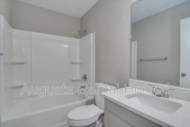 Building Photo - 168 Conifer Dr