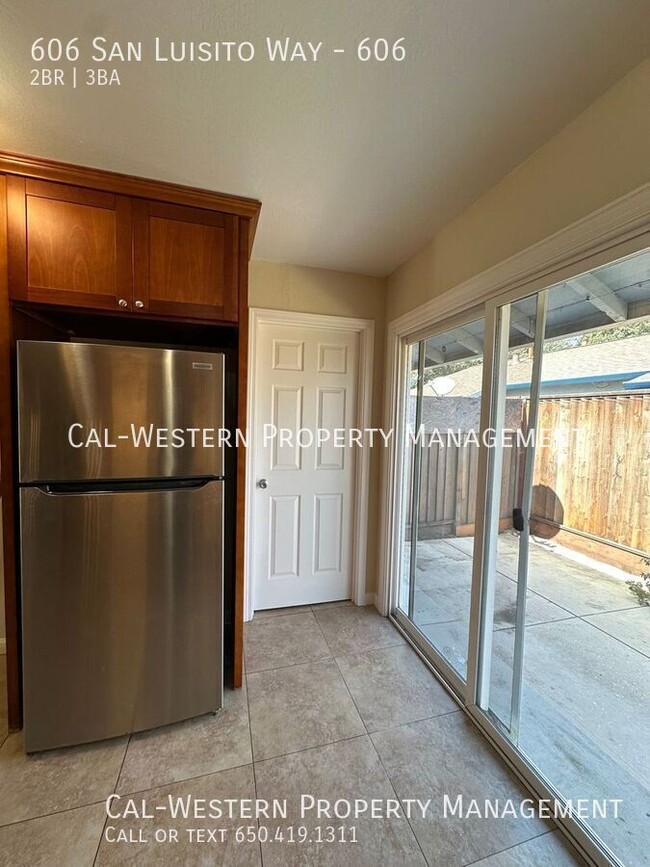 Building Photo - Sunnyvale Duplex.  2 bedroom, 2.5 bath.