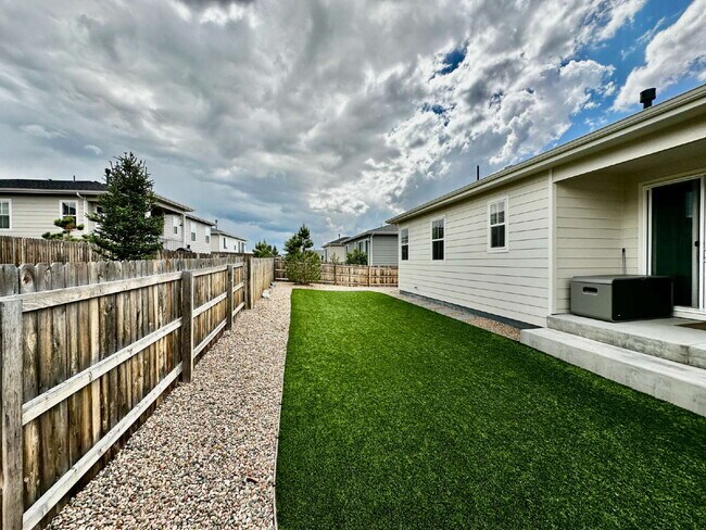 Building Photo - "Charming 4-Bedroom Castle Rock Home with Spacious Living!"