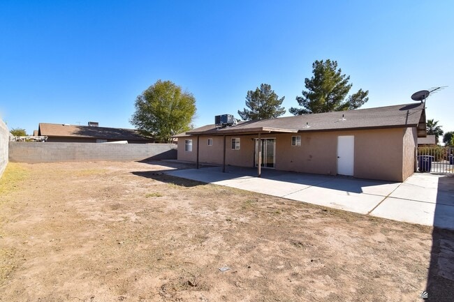 Building Photo - 4660 W 18th Pl
