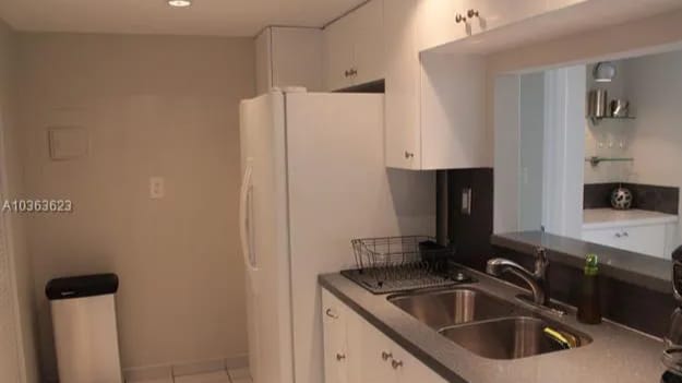 Building Photo - 1717 N Bayshore Dr