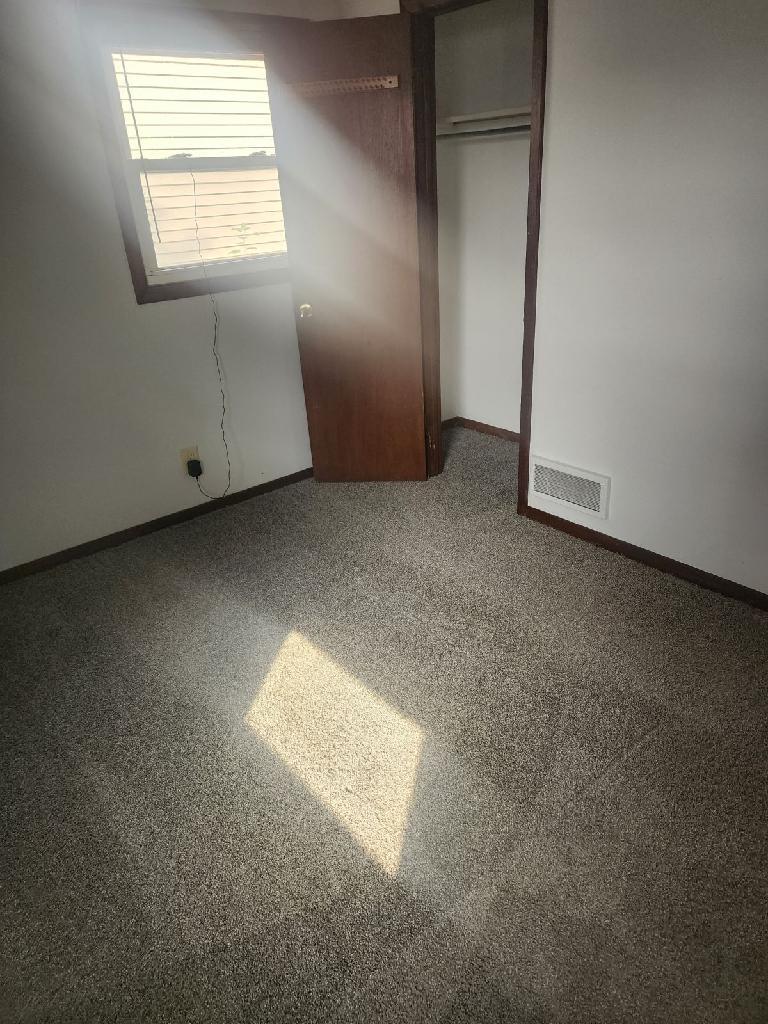 Building Photo - 1765 Valley Dr