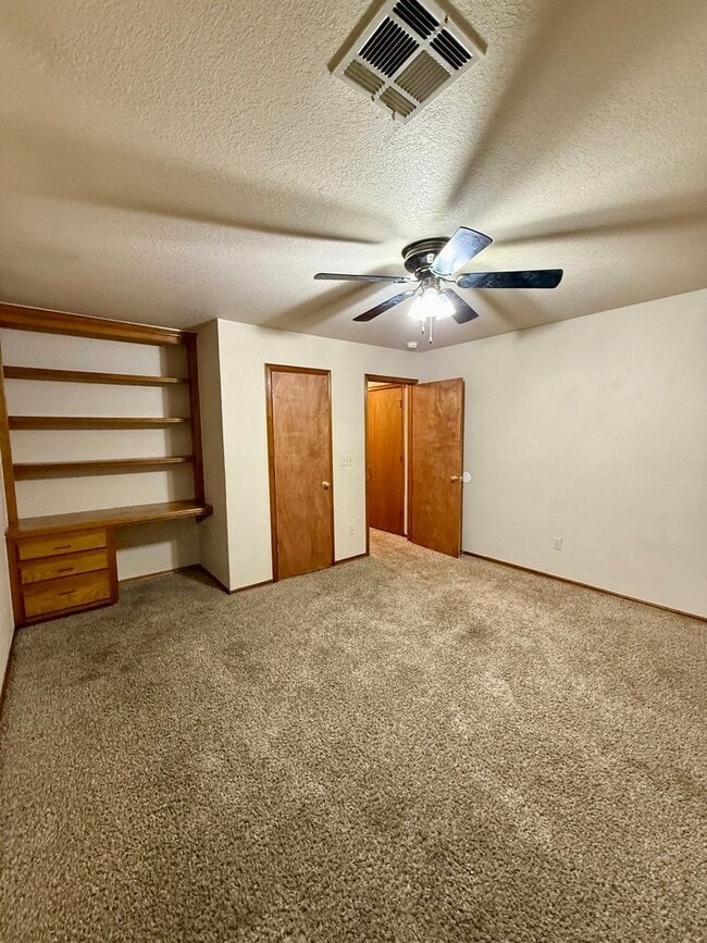 Building Photo - Spacious 3 bed, 2.5 Bath 2-story Home in South Okc