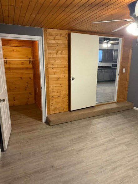 Building Photo - 313 E 4th St