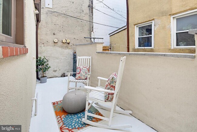 Building Photo - 843 E Lombard St