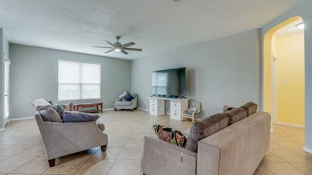 Building Photo - 12310 Red Maple Way