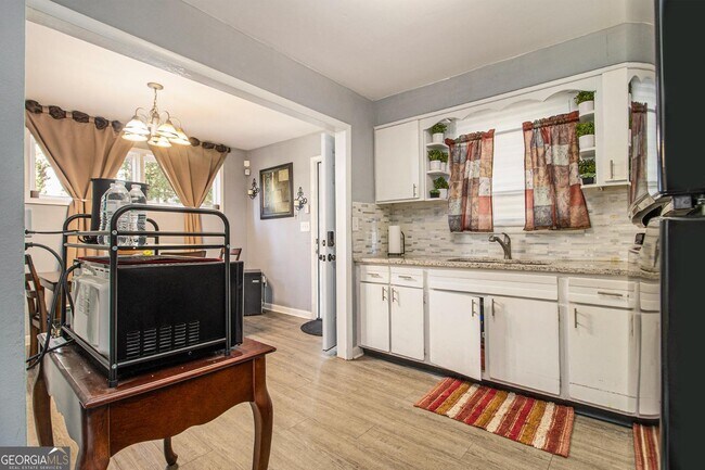 Building Photo - 127 Ruzelle Dr SE