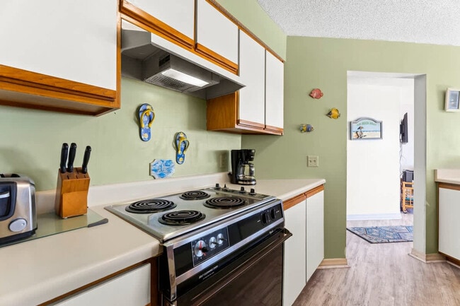 Building Photo - 8730 Thomas Dr