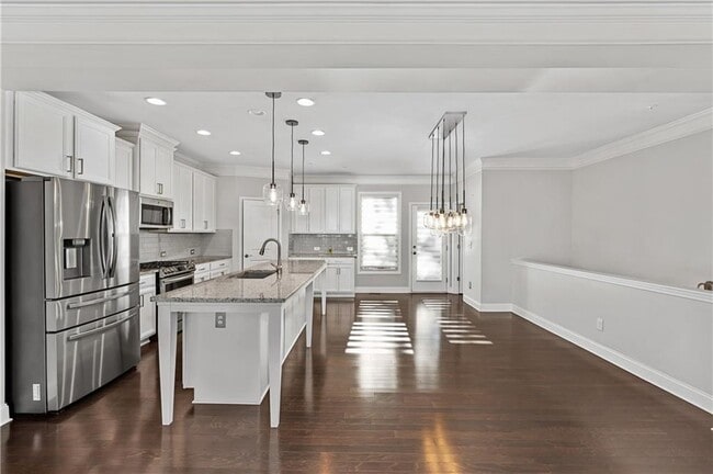 Building Photo - 6428 Brookside Blvd
