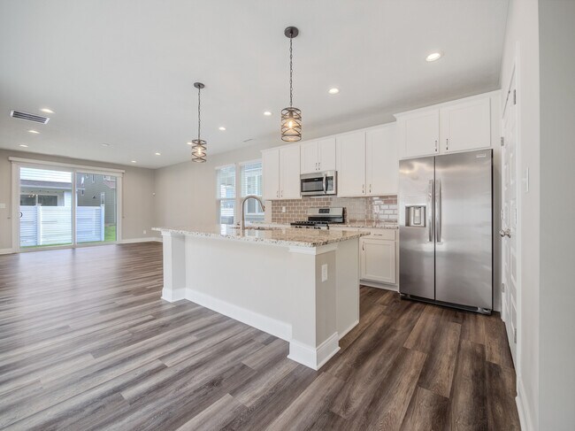 Building Photo - 14275 Larson Dr