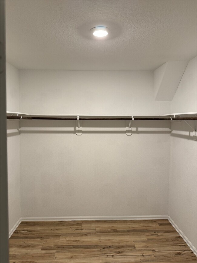 Building Photo - 17591 Longwood Trce Ln